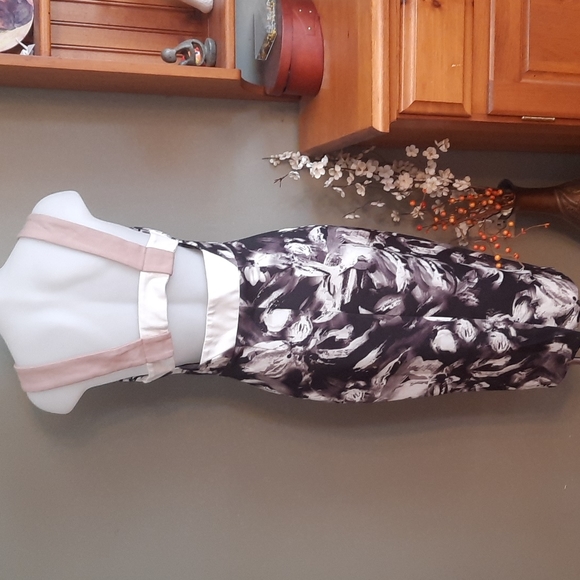 Elliatt scuba midi dress - Picture 10 of 16